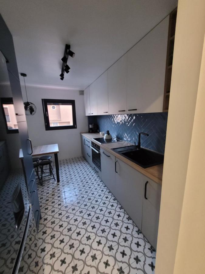 Apartamentos Sabinillas ซานลุยส์ เดอ ซาบีนียัส ภายนอก รูปภาพ